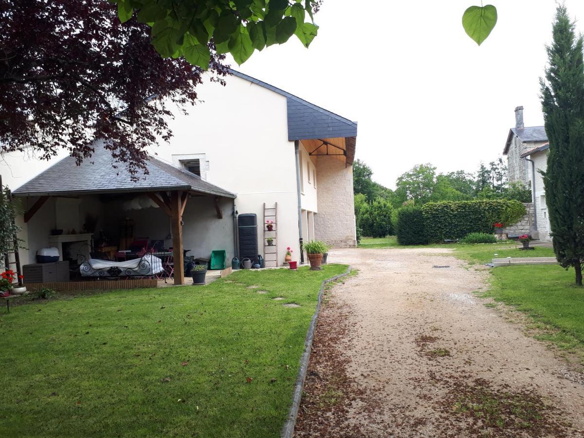 Gite Amanala Poitou Saint-Genest-d'Ambiere Екстериор снимка