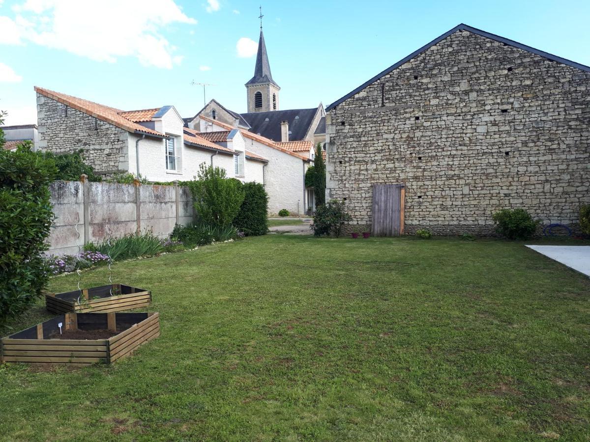 Gite Amanala Poitou Saint-Genest-d'Ambiere Екстериор снимка